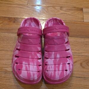 Pink Jelly Sandals with Strappy Design